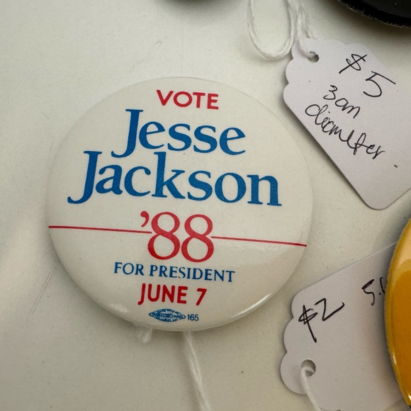 Vintage 9 Buttons of Various sizes - Picture 7 of 10